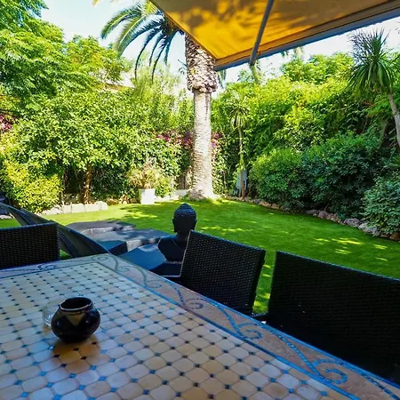 Garden Vinyet By Hello Homes