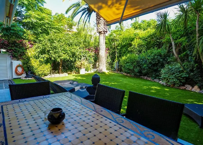 Garden Vinyet By Hello Homes