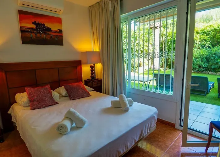 Garden Vinyet By Hello Homes