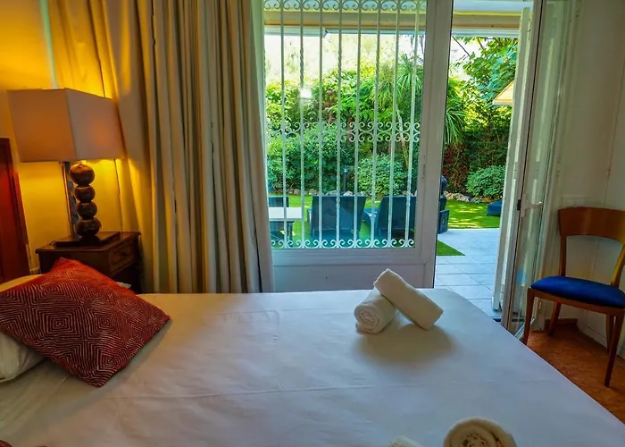 Garden Vinyet By Hello Homes