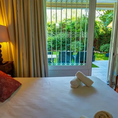 Garden Vinyet By Hello Homes